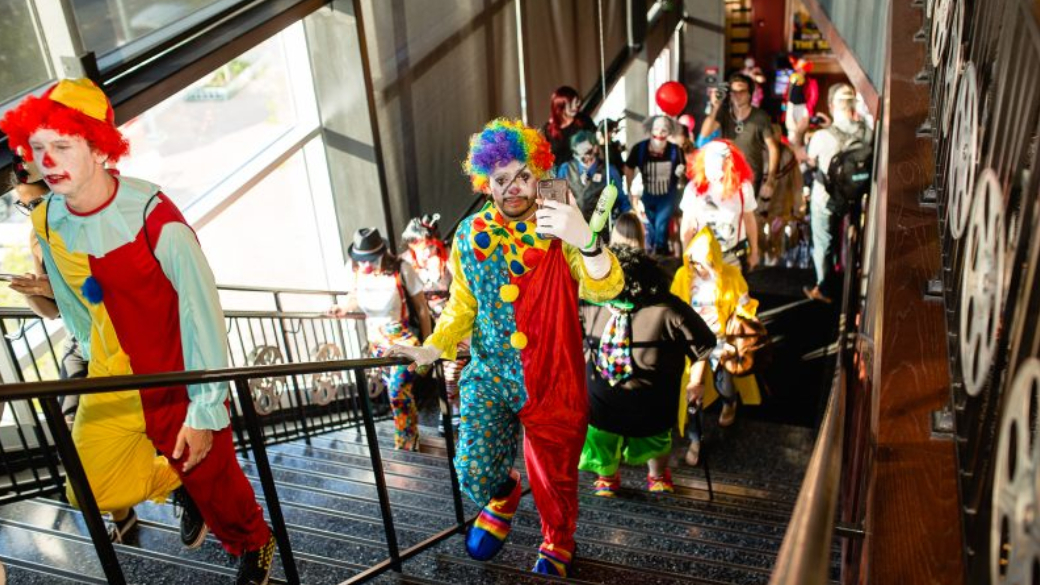 В Америке устроят спецпоказ «Оно 2» для зрителей в костюмах клоунов. Вот где настоящий хоррор! | - Изображение 1