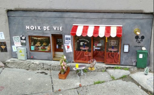 Инстаграм дня: шведские художники создали кафе и магазин винила для мышей